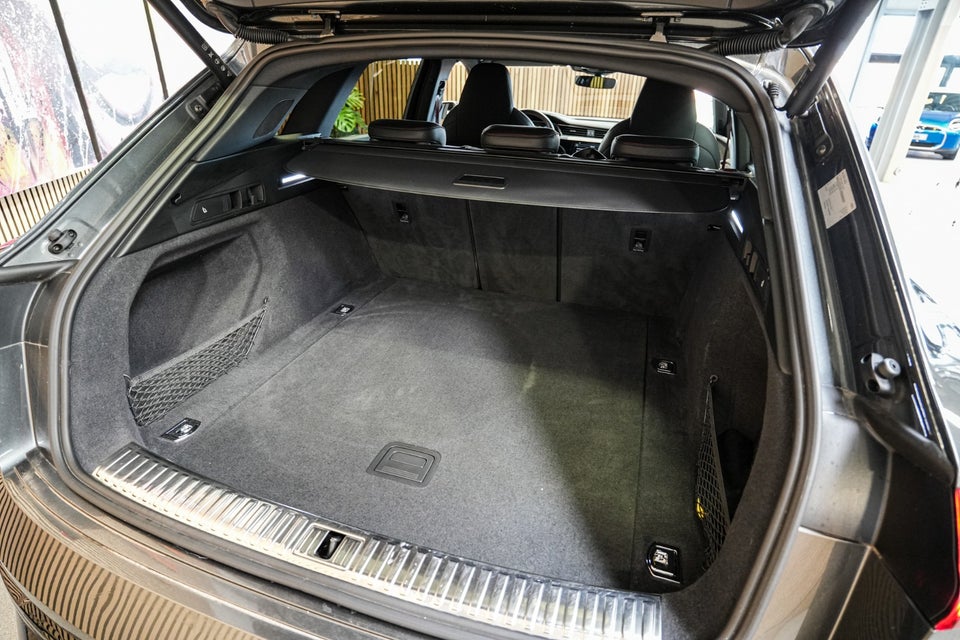 Audi Q8 e-tron 55 S-line quattro 5d
