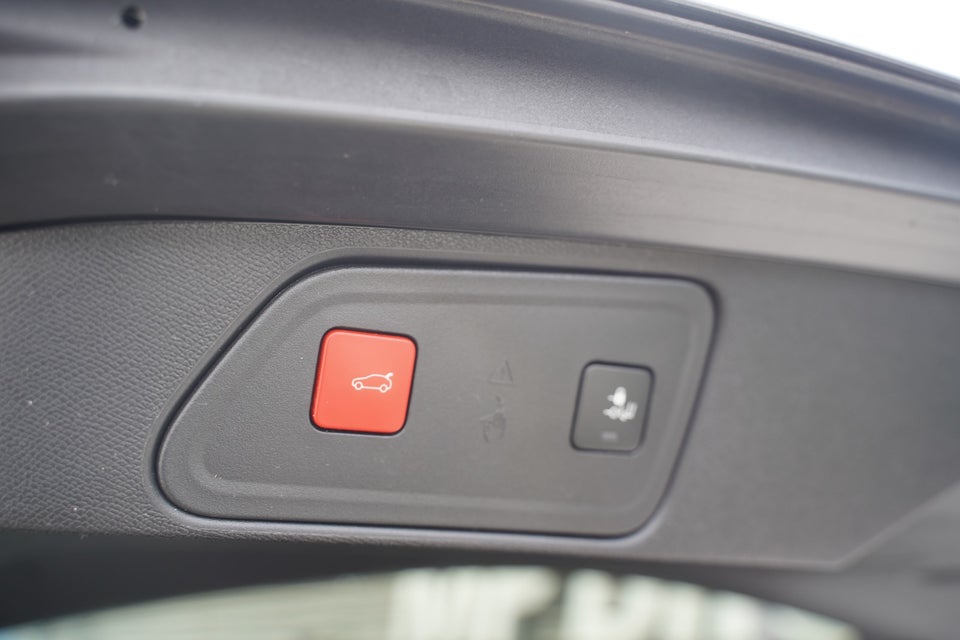 Peugeot 3008 1,6 Hybrid4 Allure Pack Limited EAT8 5d