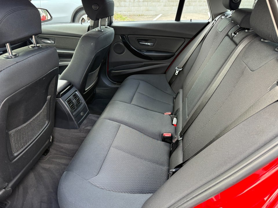 BMW 320i 2,0 Touring Advantage aut. 5d