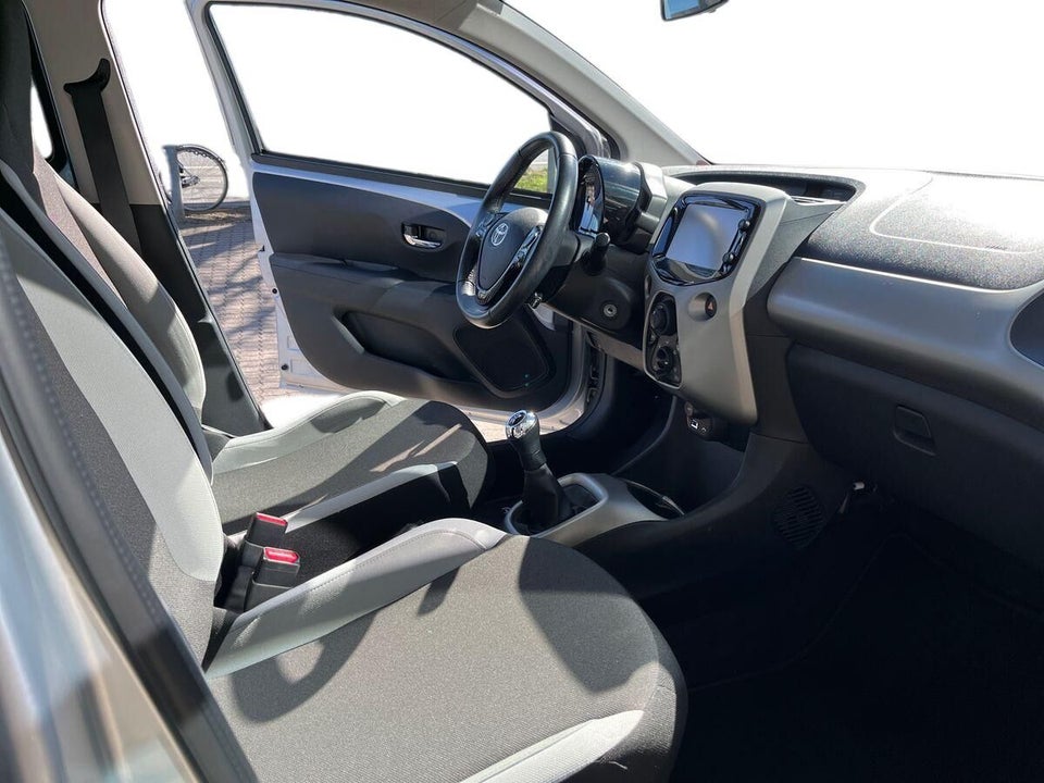 Toyota Aygo 1,0 VVT-i x-play 5d