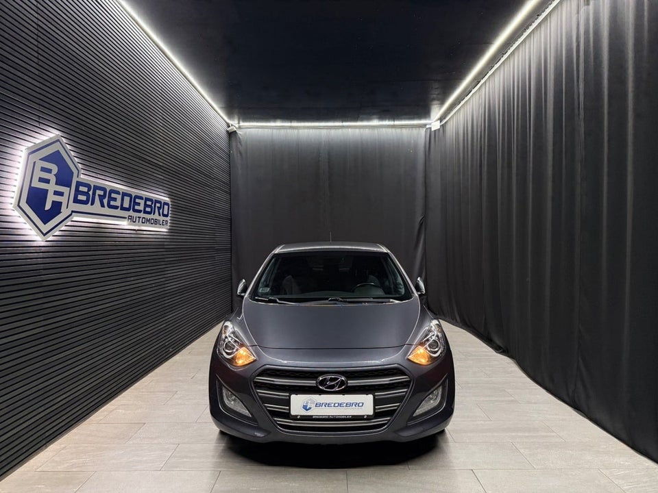 Hyundai i30 1,6 CRDi 110 EM-Edition 5d