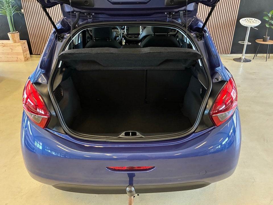 Peugeot 208 1,2 VTi 82 Allure Sky 5d