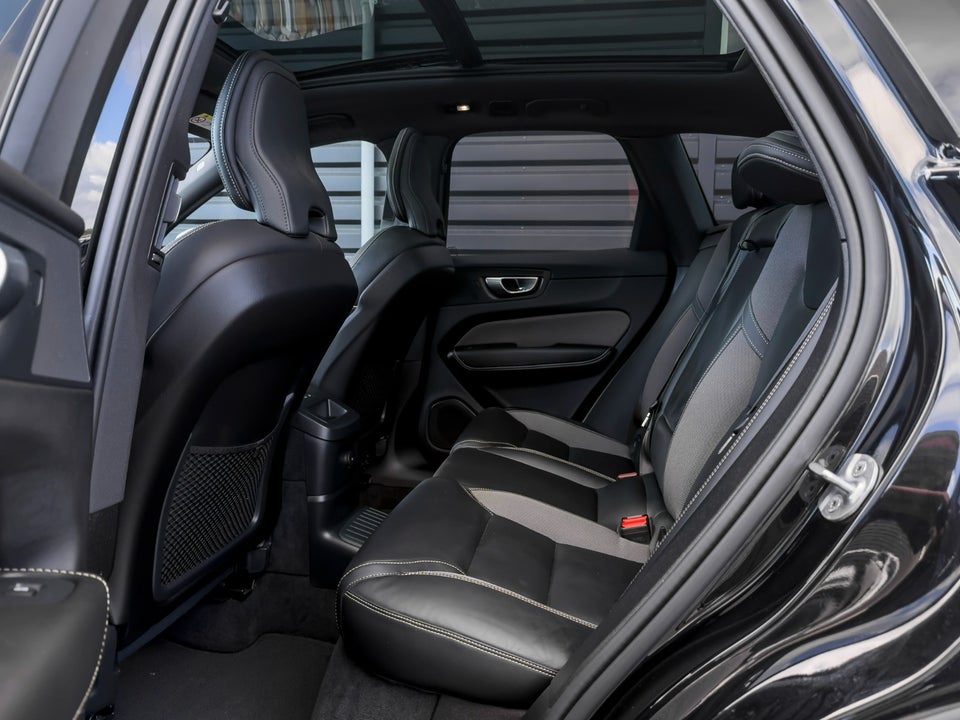 Volvo XC60 2,0 T6 ReCharge Black Edition aut. AWD 5d