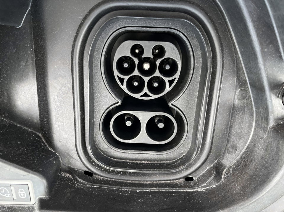 Peugeot e-208 50 GT 5d