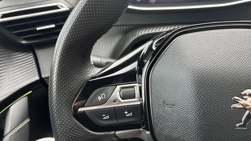 Peugeot e-208 50 GT Sky 5d