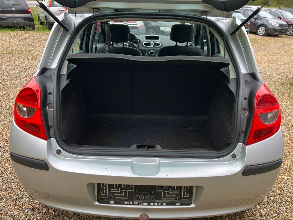 Renault Clio III 1,6 Dynamique BeatUp 5d