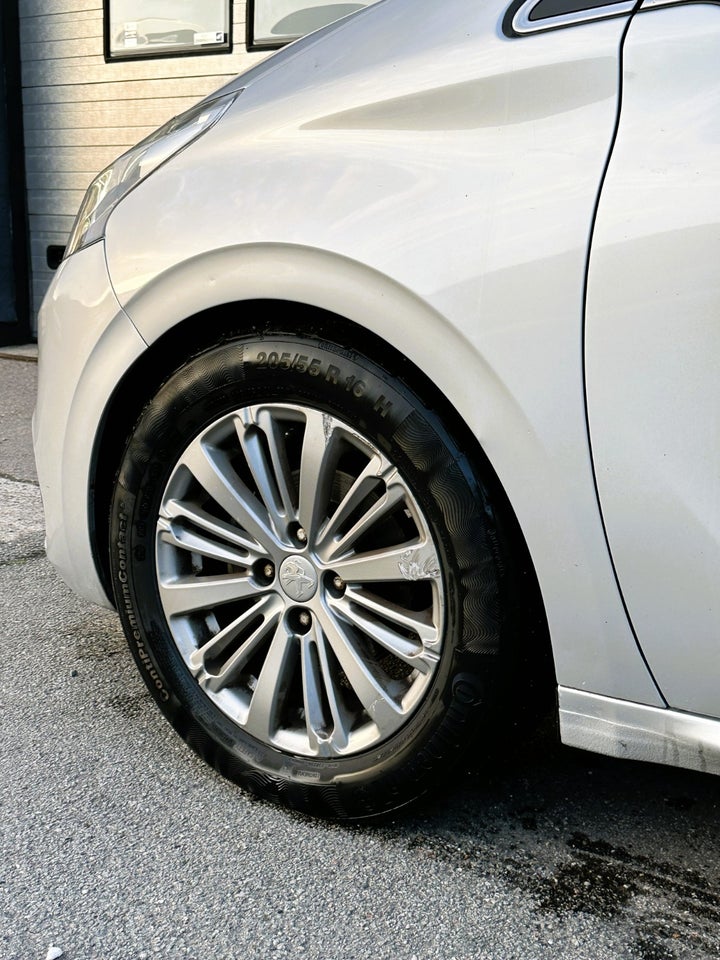 Peugeot 208 1,6 BlueHDi 100 Envy Sky 5d