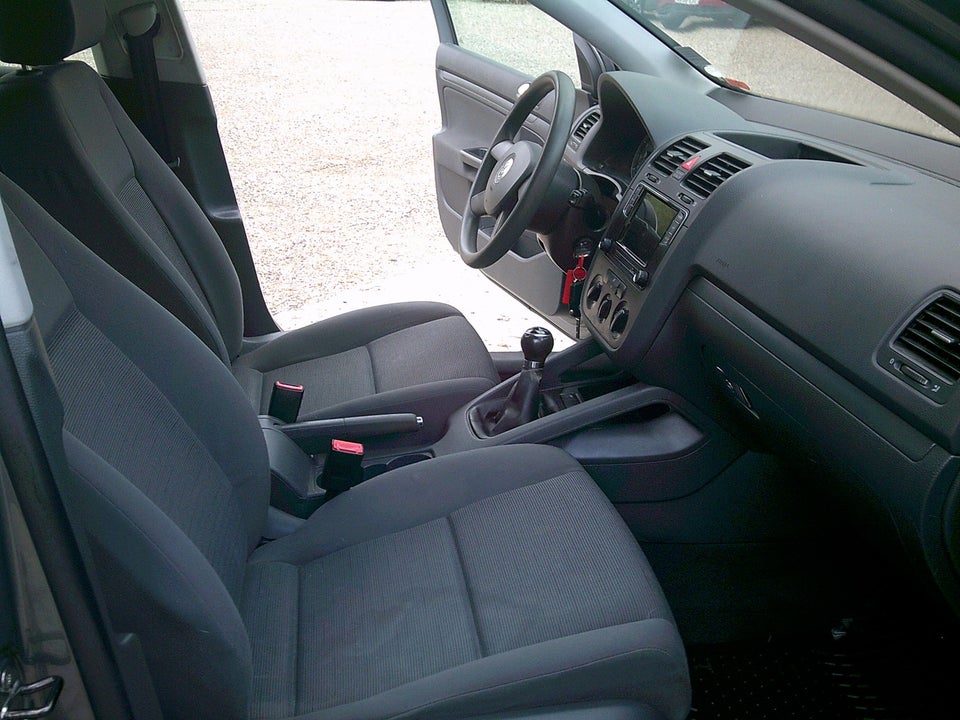 VW Golf V 1,6 FSi Comfortline 5d