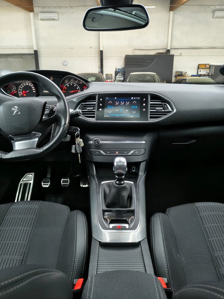 Peugeot 308 1,2 PureTech 130 Infinity SW 5d