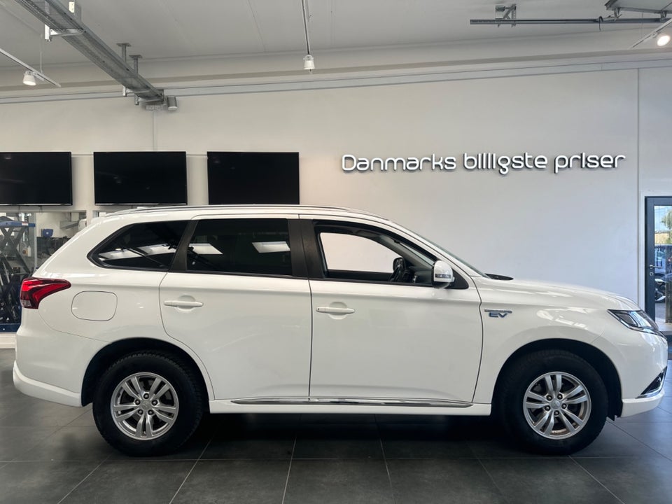 Mitsubishi Outlander 2,4 PHEV Invite CVT 4WD 5d