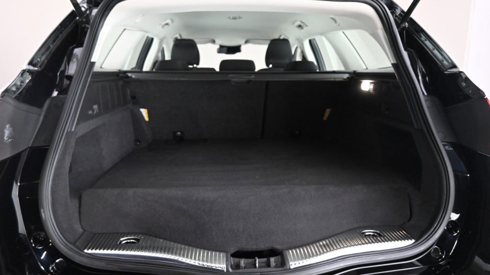 Ford Mondeo 2,0 HEV Titanium stc. CVT 5d