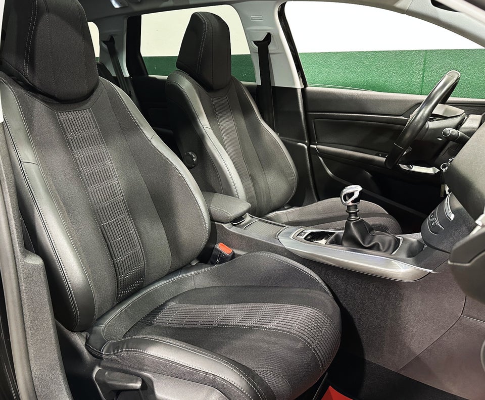 Peugeot 308 1,5 BlueHDi 130 Allure Sky SW 5d