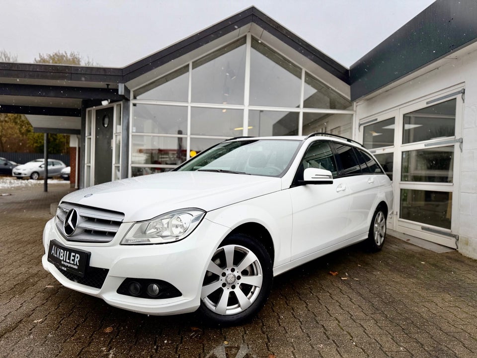 Mercedes C200 2,2 CDi Elegance stc. BE 5d
