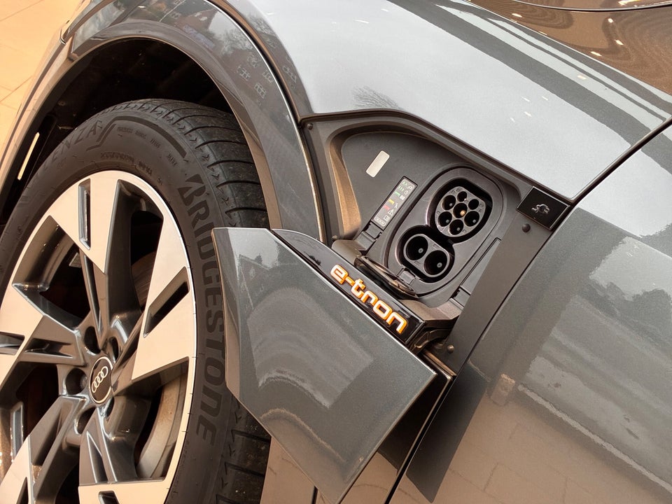 Audi e-tron 55 S-line quattro 5d