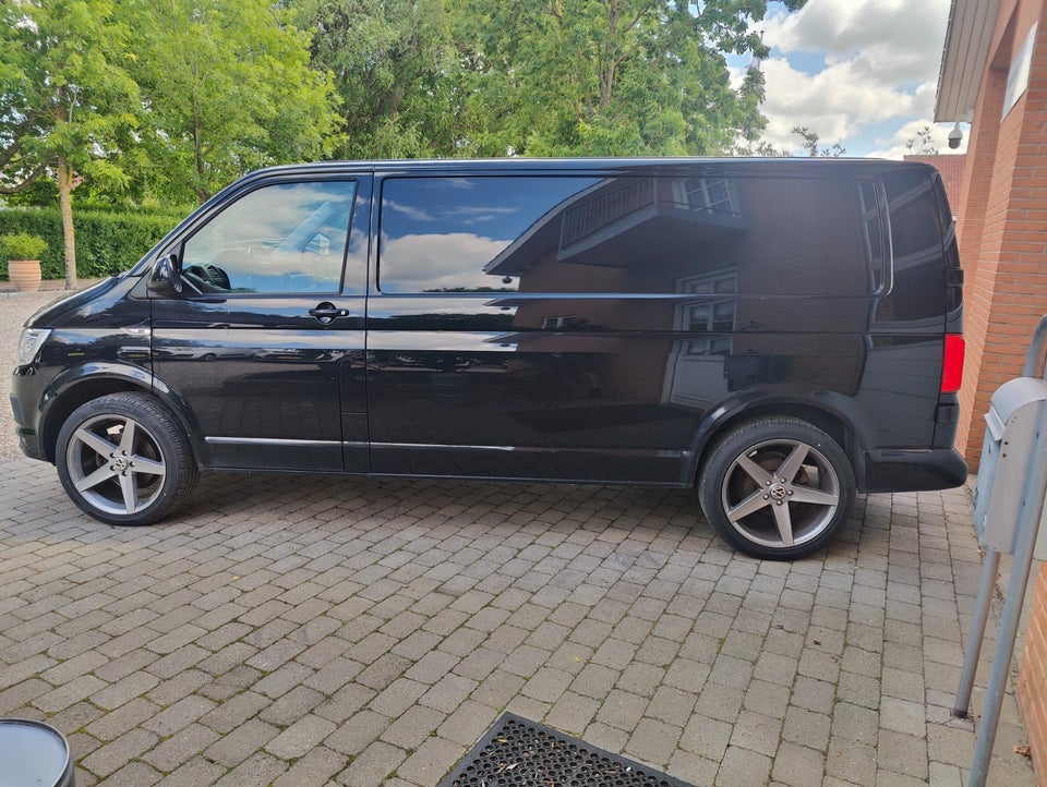 VW Transporter 2,0 TDi 150 Kassevogn lang