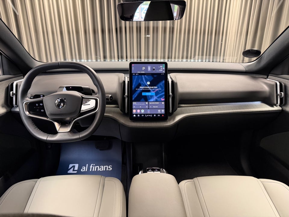 Volvo EX30 Extended Range Plus 5d