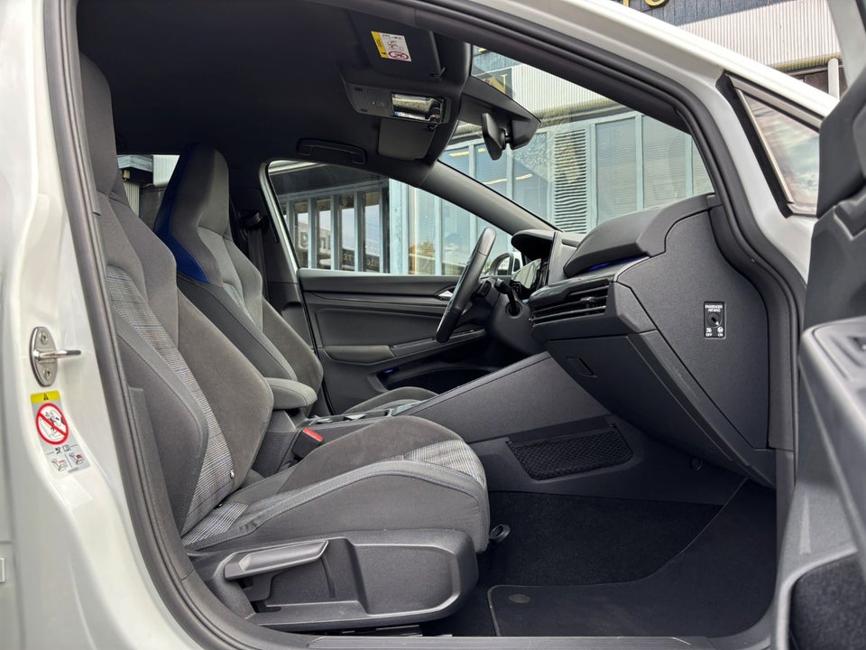 VW Golf VIII 1,4 GTE DSG 5d
