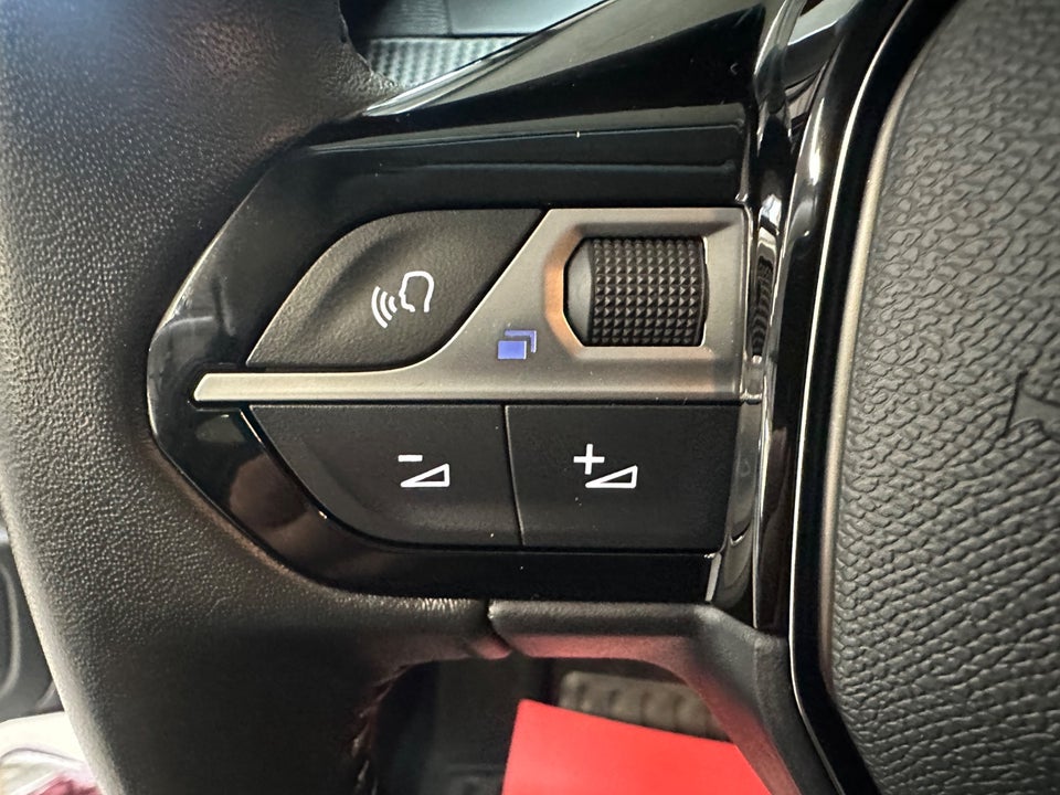 Peugeot 208 1,2 PureTech 100 Allure 5d