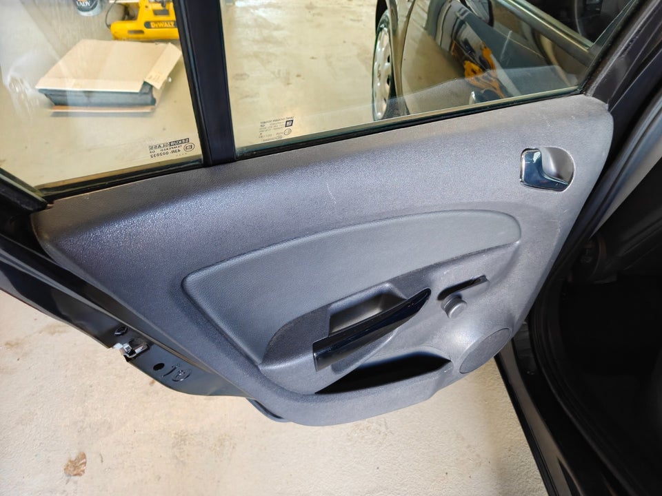 Opel Corsa 1,2 16V Cosmo 5d