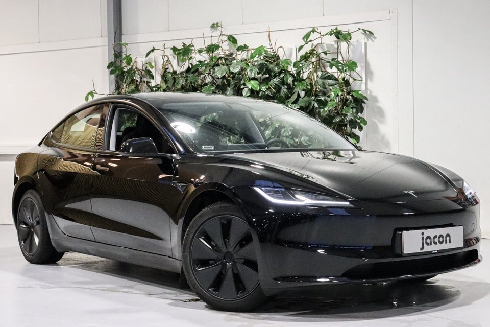 Tesla Model 3 RWD 4d