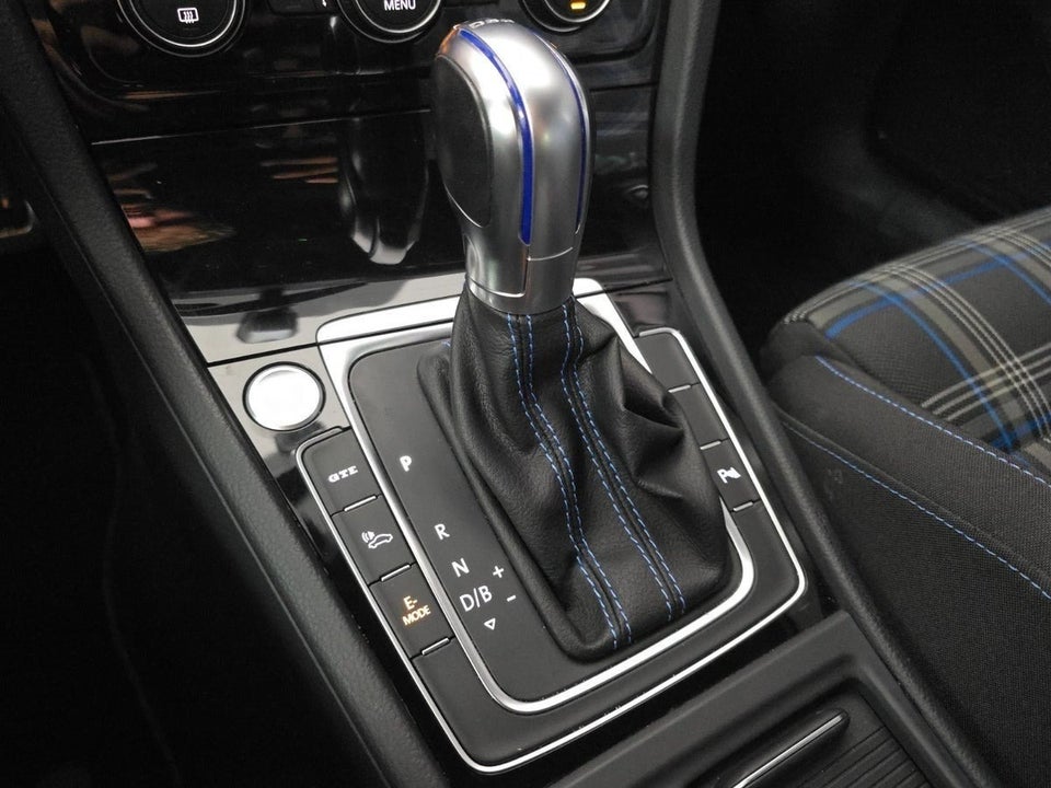 VW Golf VII 1,4 GTE DSG 5d