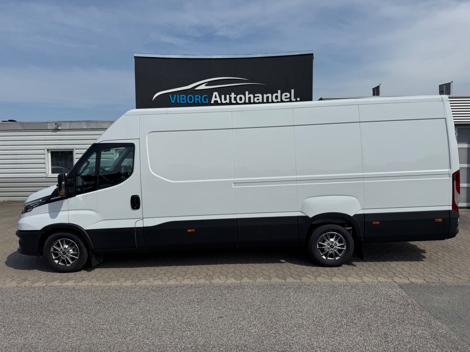 Iveco Daily 3,0 35S18 16m³ Van AG8