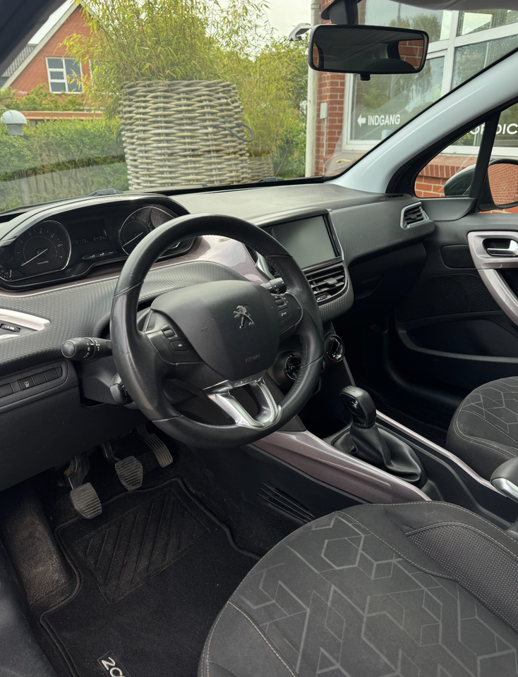 Peugeot 2008 1,2 VTi 82 Active Sky 5d