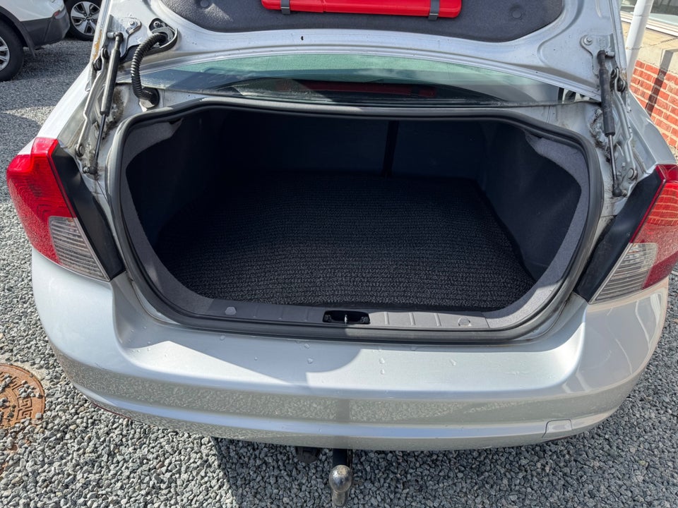 Volvo S40 1,6 D Momentum 4d