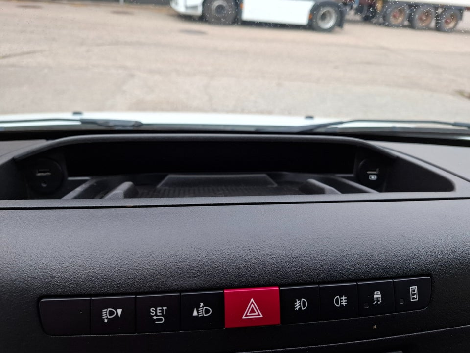 Iveco Daily 2,3 35S16 Alukasse m/lift AG8 2d