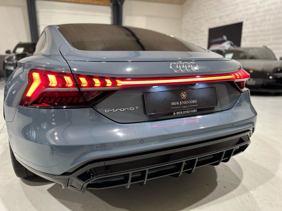 Audi e-tron GT quattro 4d