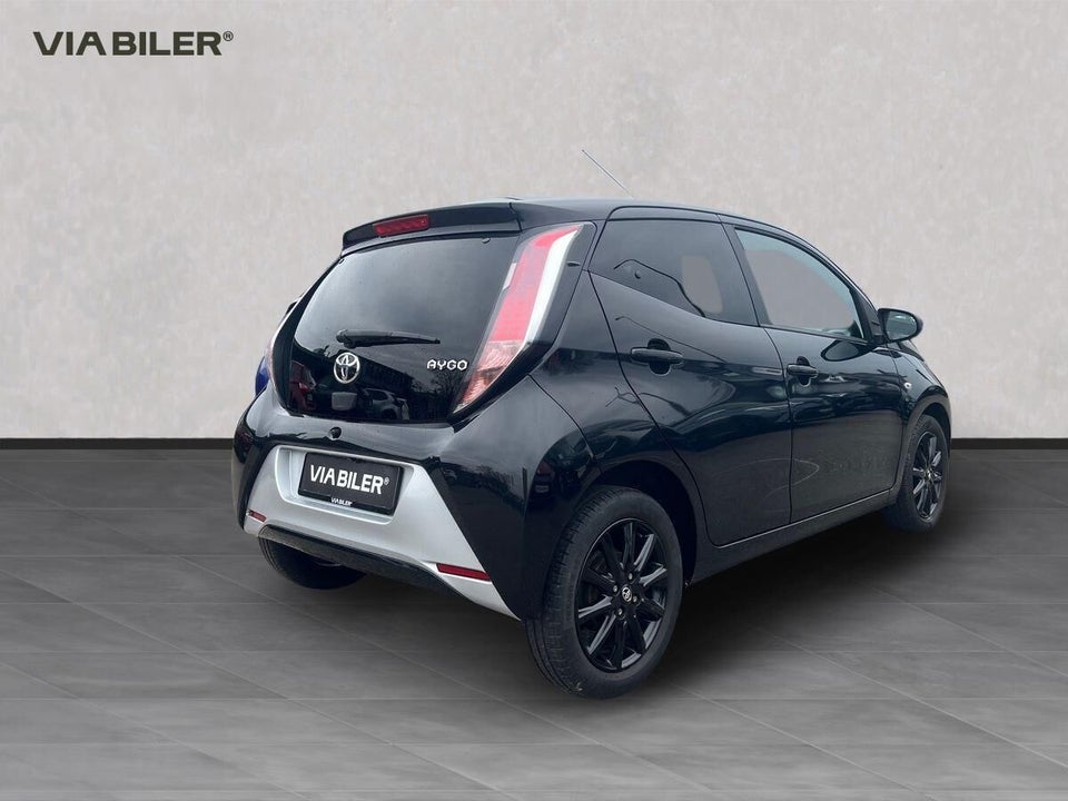 Toyota Aygo 1,0 VVT-i x-black 5d