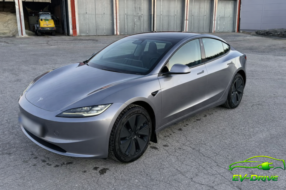 Tesla Model 3 Long Range RWD 4d
