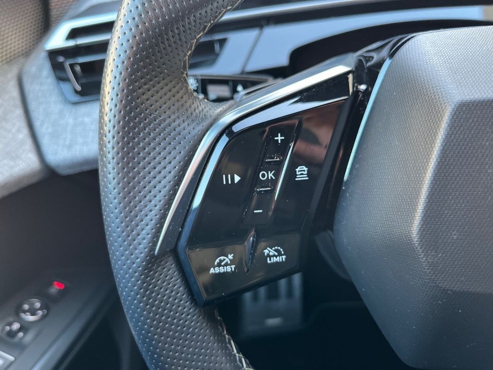 Peugeot e-3008 77 GT 5d