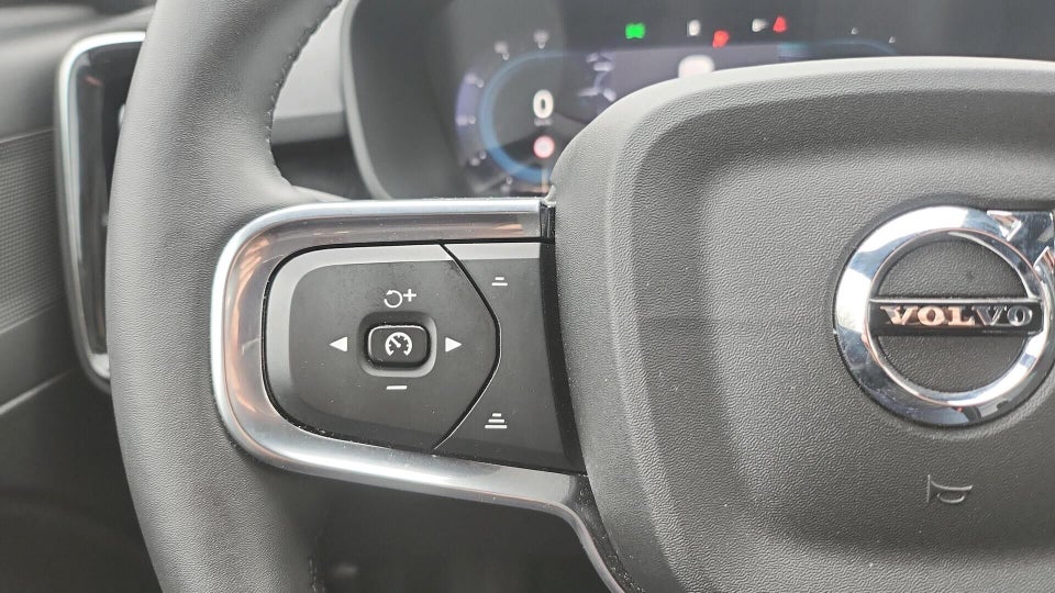 Volvo EX40 Extended Range Plus 5d