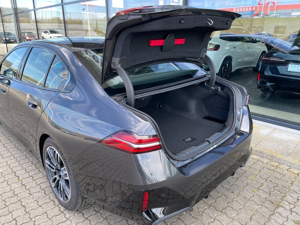 BMW i5 eDrive40 M-Sport 4d