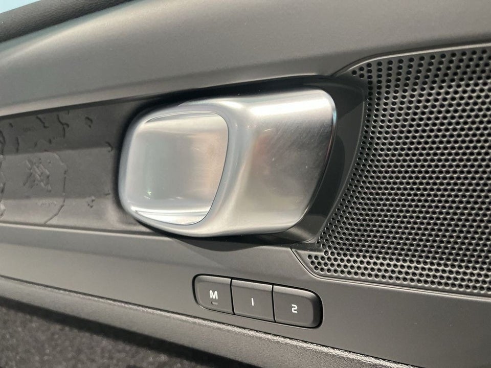 Volvo EX40 Extended Range Plus 5d