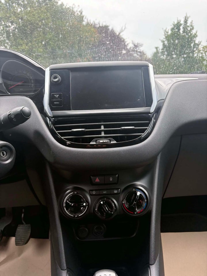 Peugeot 208 1,2 VTi Access 5d