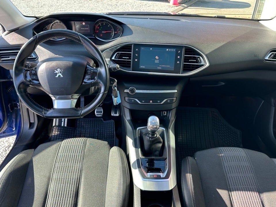 Peugeot 308 1,6 BlueHDi 120 Allure Sky 5d