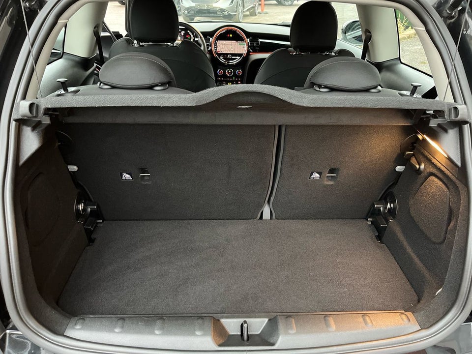 MINI Cooper SE Essential 3d