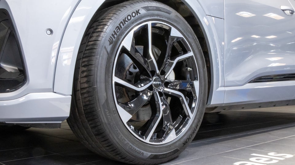 Audi e-tron 55 S-line quattro 5d