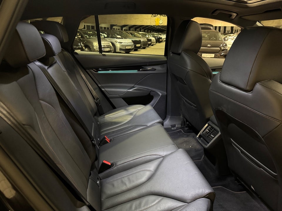 Skoda Enyaq 60 iV Founders Edition 5d