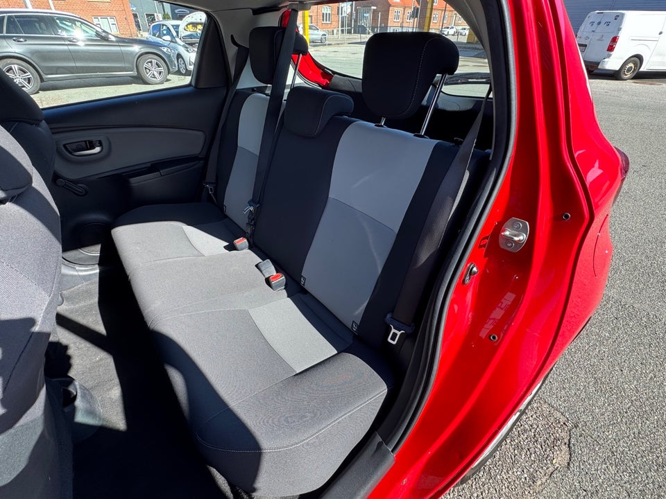 Toyota Yaris 1,0 VVT-i T2 5d