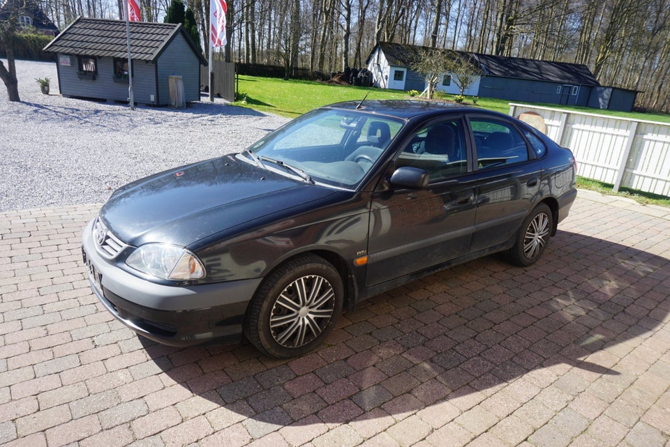 Toyota Avensis 1,8 VVT-i Terra 5d