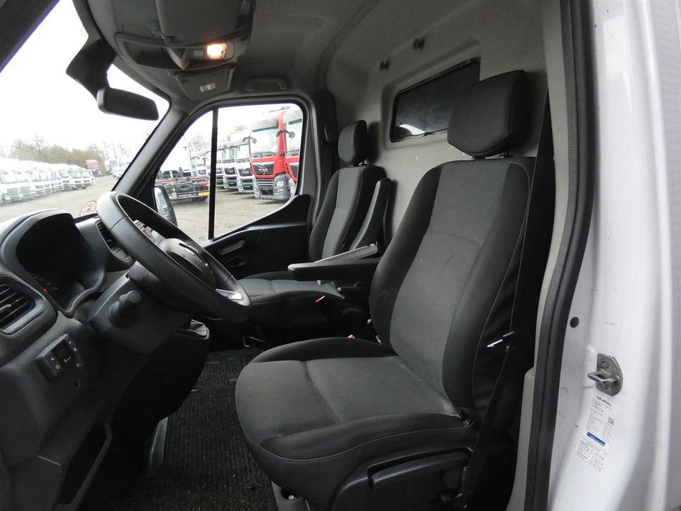 Renault Master IV T33 2,3 dCi 150 L2H2 Kassevogn