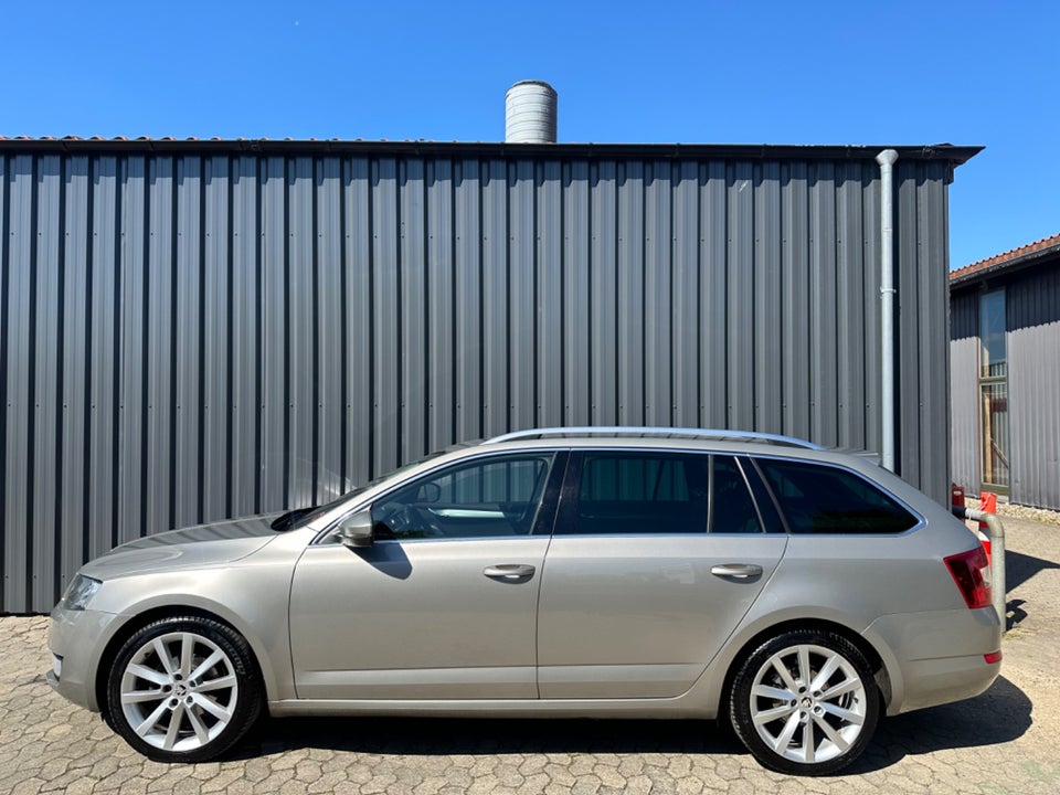 Skoda Octavia 1,6 TDi 110 Tour de France Combi 5d