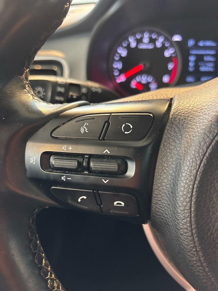 Kia Stonic 1,0 T-GDi Attraction+ DCT 5d