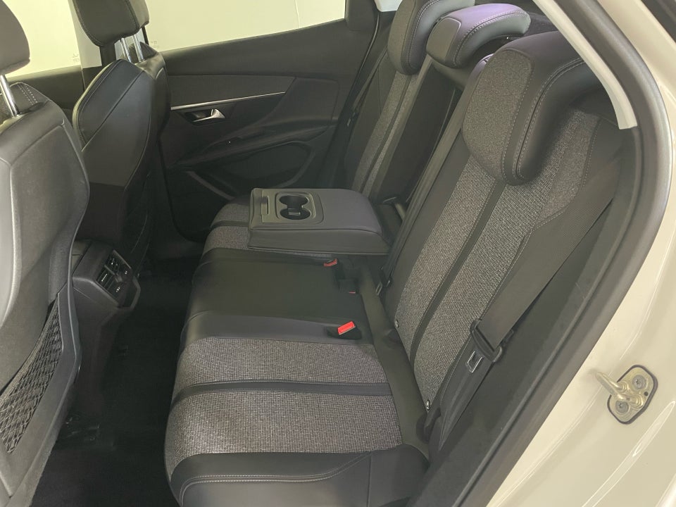 Peugeot 3008 1,2 e-THP 130 Allure 5d