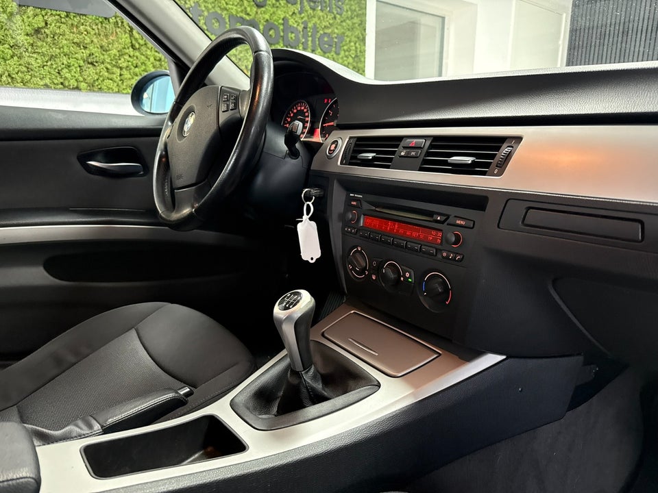 BMW 320i 2,0 Touring 5d