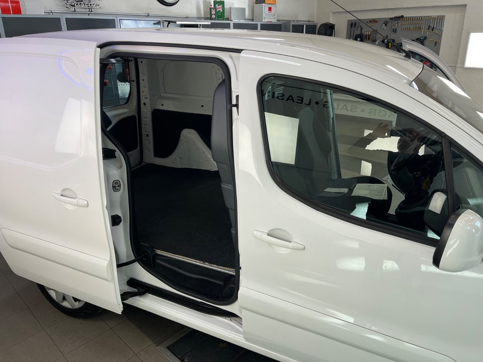 Peugeot Partner 1,6 BlueHDi 100 L1 Premium Van 4d