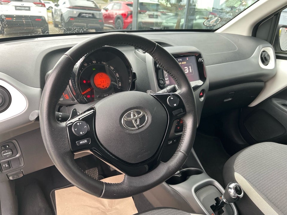 Toyota Aygo 1,0 VVT-i x-press x-shift 5d
